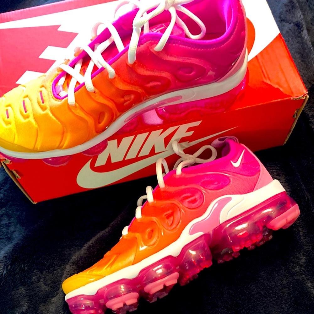Nike Air Vapormax Plus laser fuchsia/ white